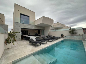 Royal villa private pool and sauna